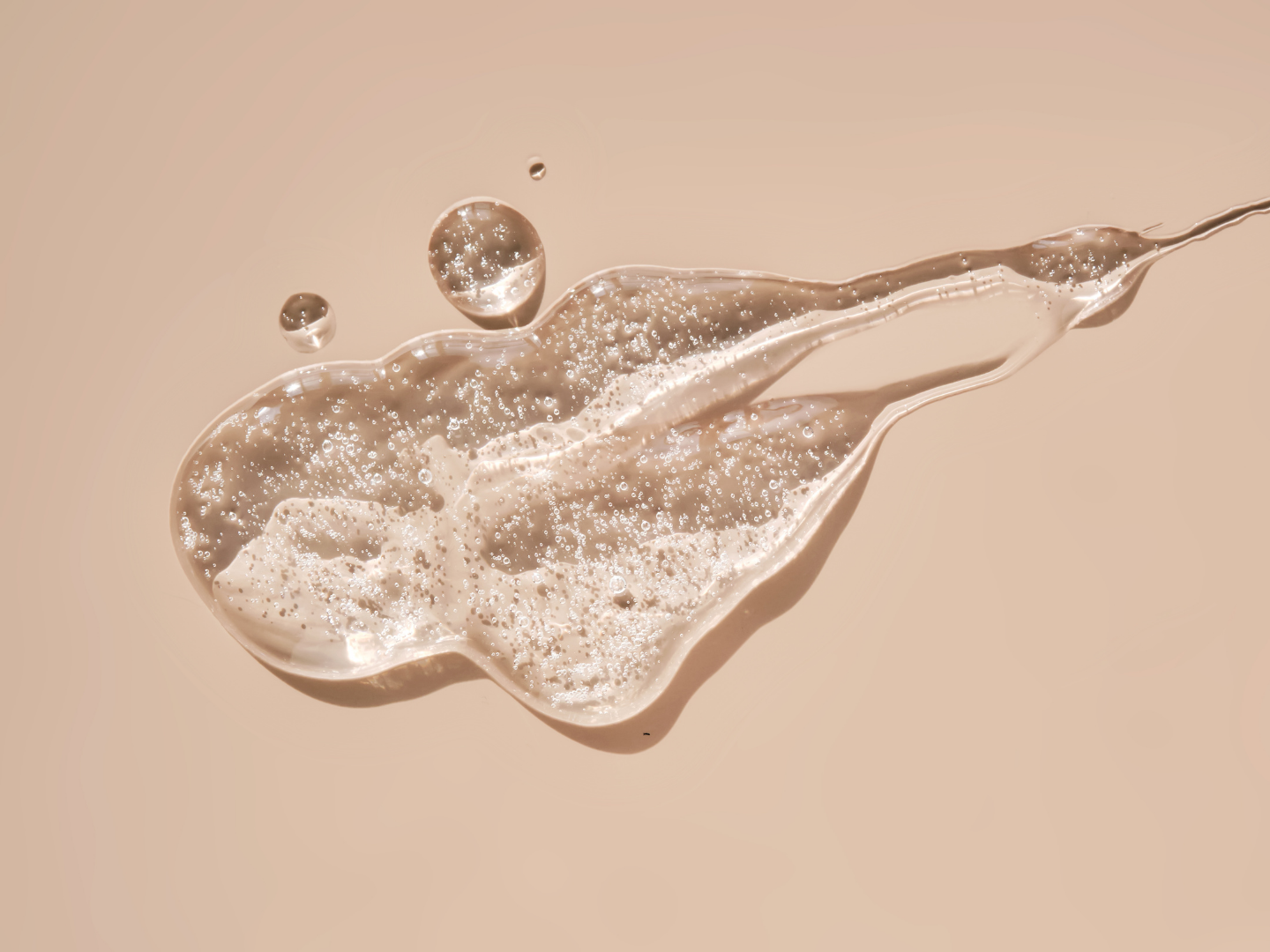 Sécheresse vaginale : trois causes différentes, trois réponses. Ménopause, post-partum, médicaments — et les traitements qui marchent vraiment.