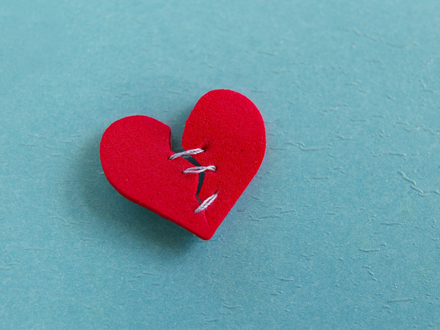 Pourquoi l'inceste abîme l'attachement autant que la sexualité, ce qu'on retrouve des années après, et pourquoi on peut commencer sans rien raconter.